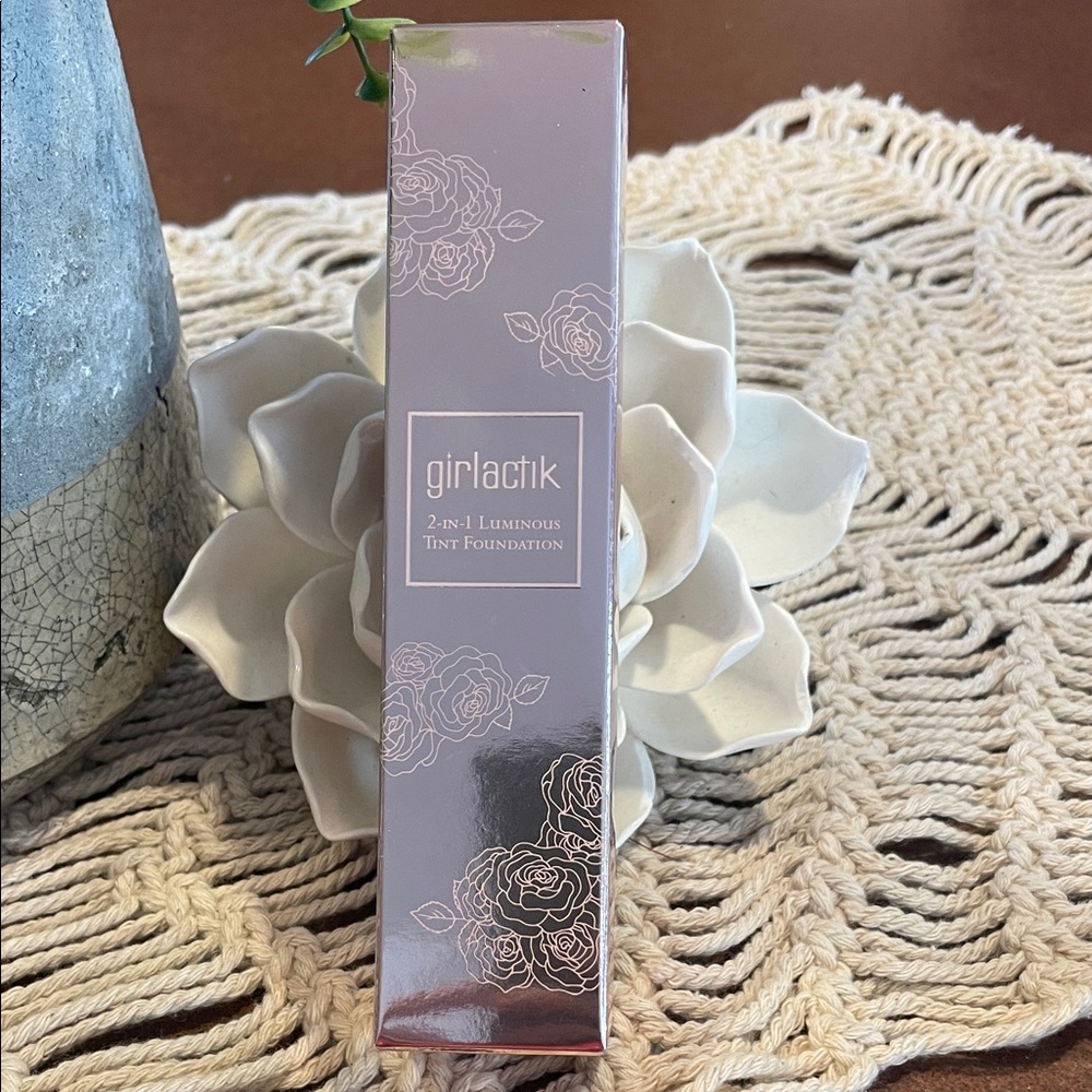 Girlactik 2-in-1 Luminous Tint Foundation